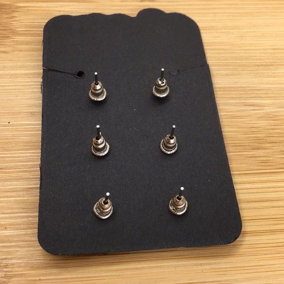 3 Pairs of Stud Earrings - Picture 3 of 6